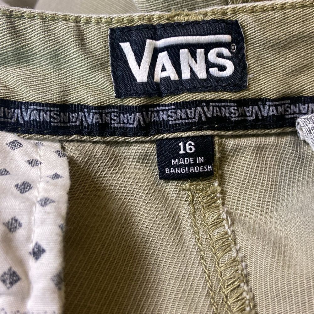 Vans Boys Short Size 16 Olivo Green